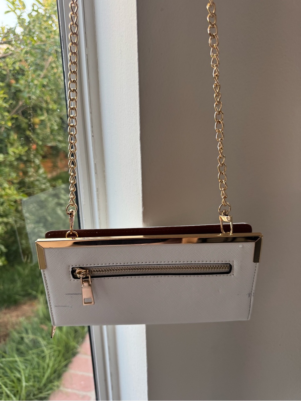 Classic White Chain-Handle Crossbody Wallet